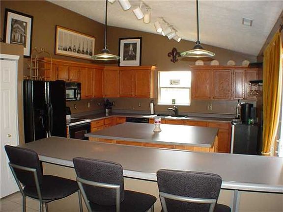 Kitchen with bar counter