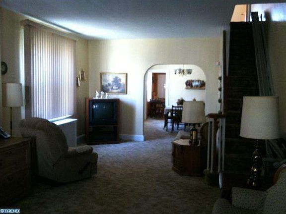 3rd image of 1129 Genesee St