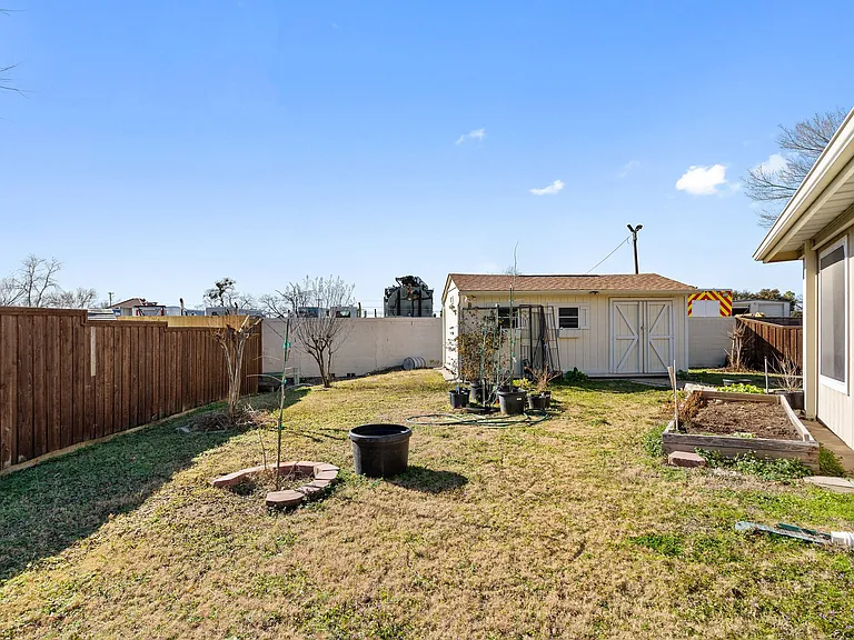 107 Loda Ct — Photo 35