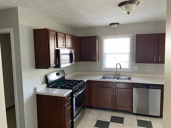 5th image of 348 Karls Ct