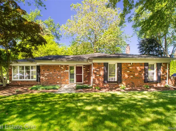 4243 Frostwood Ct, Troy, MI 48098