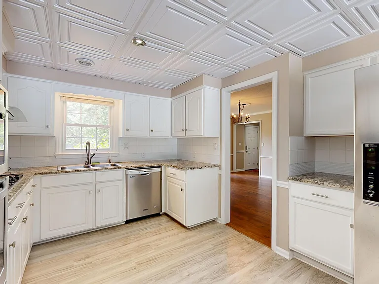 1531 Dartmouth Ct — Photo 10