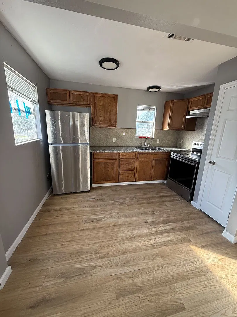 2575 Primrose Street — Photo 3