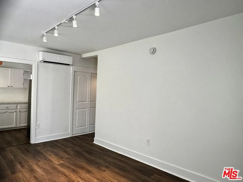 1 bed, 1.0 bath, 850 sqft, $2,490 — Photo 3