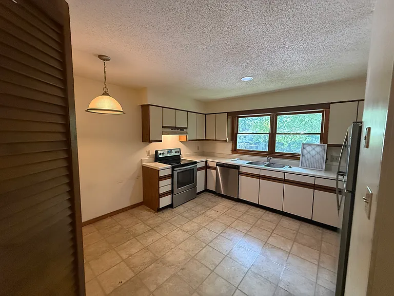 113 S Peak Dr — Photo 7