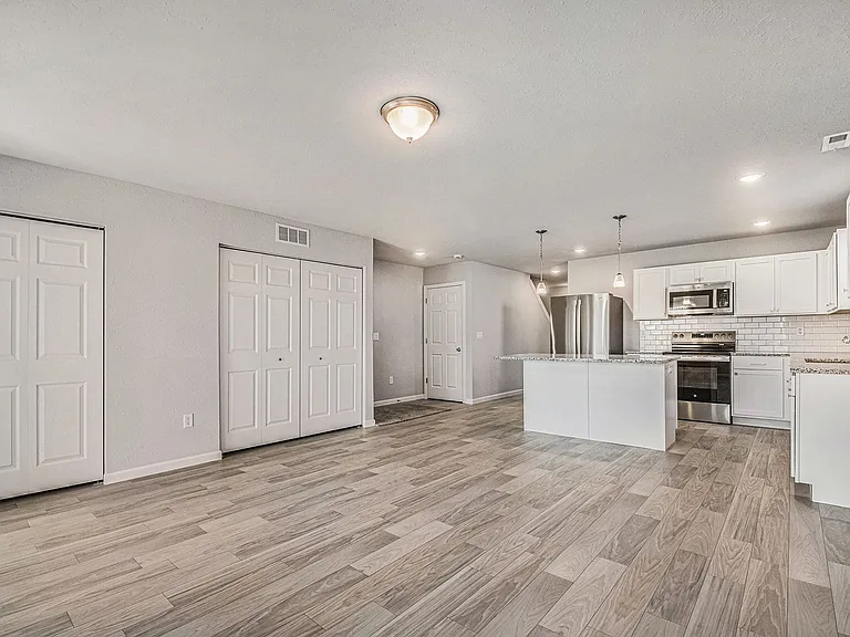 619 W Marion St — Photo 9