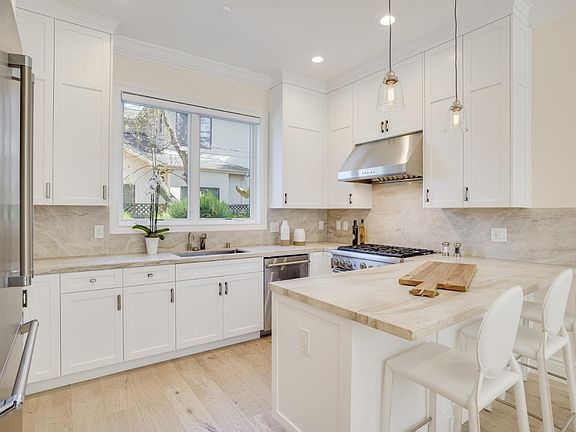 4th image of 755 Cambridge Ave