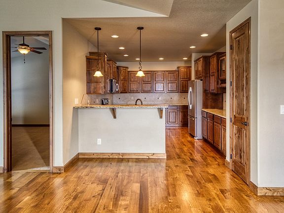 101 Villa Way (26)