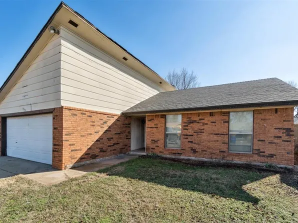 732 W Elder Dr, Mustang, OK 73064