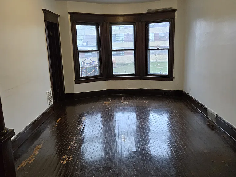 560 Fargo Ave #2 — Photo 2