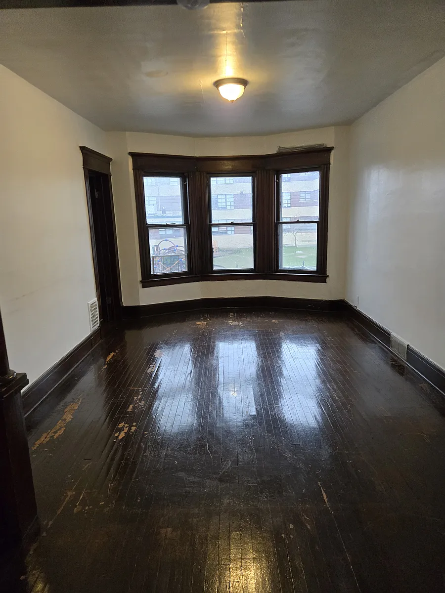 Building Photo - 560 Fargo Ave #2