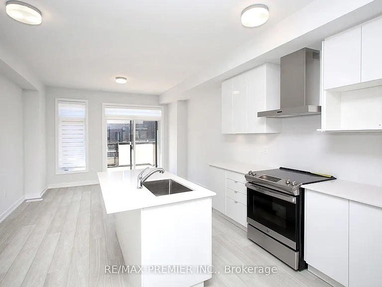 73 Akil Thomas Gdns — Photo 5