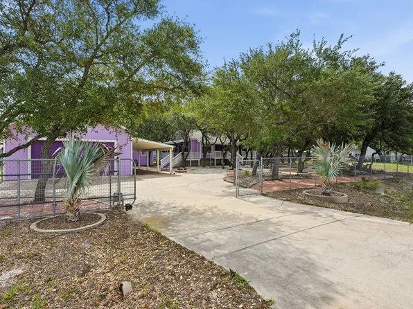 318 N Traylor Ave, Rockport, TX 78382