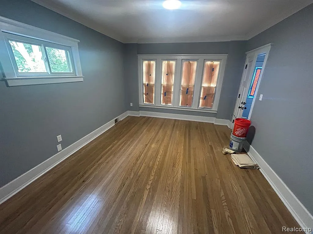 2 bed, 1.0 bath, 900 sqft, $1,300 — Photo 3
