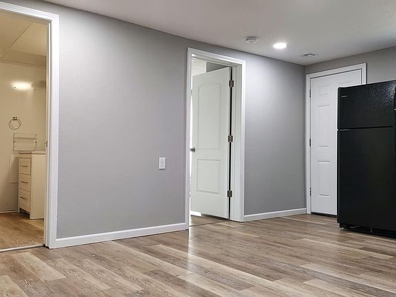 4th image of 510 E Washington Ave