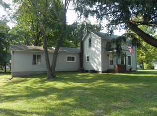 404 S Nursery St, Lawton, MI 49065