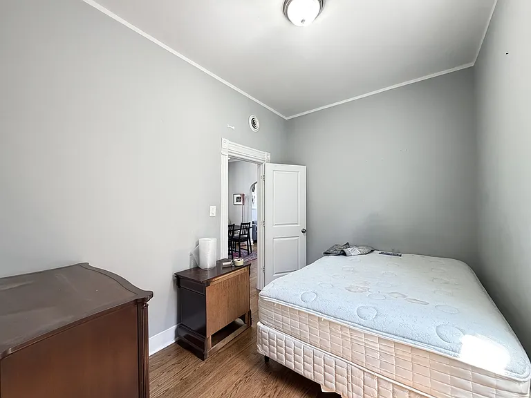 1058 N Rockwell St #2 — Photo 13