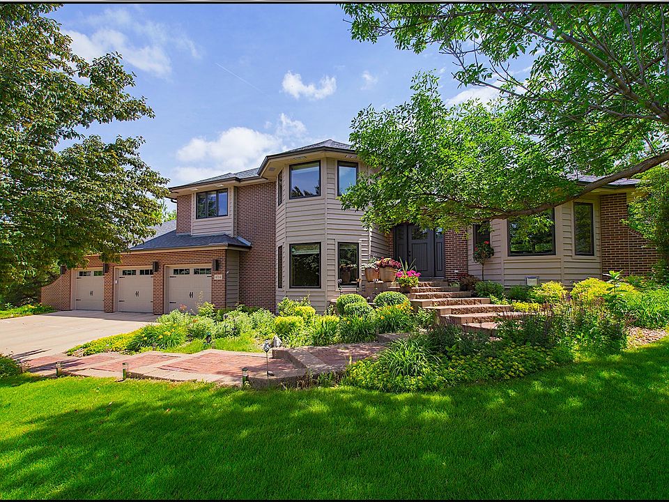 Large family home. Beautiful setting. 3 Stall garage and mor