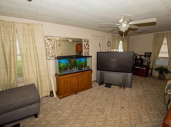2nd image of 11810 Lincolnway