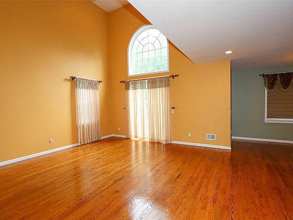 5th image of 605 Bardini Dr
