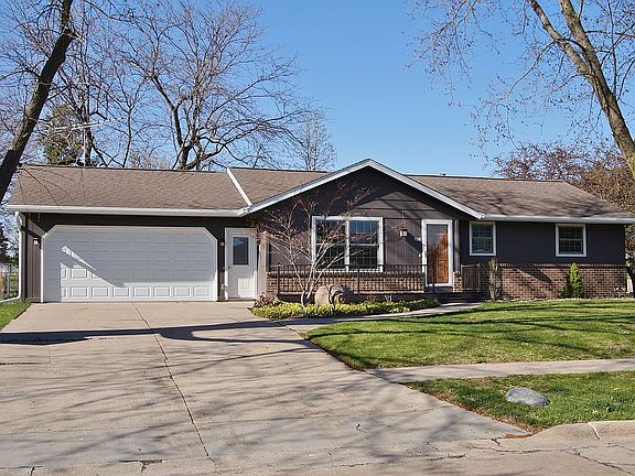 800 Brentwood Dr. - Front