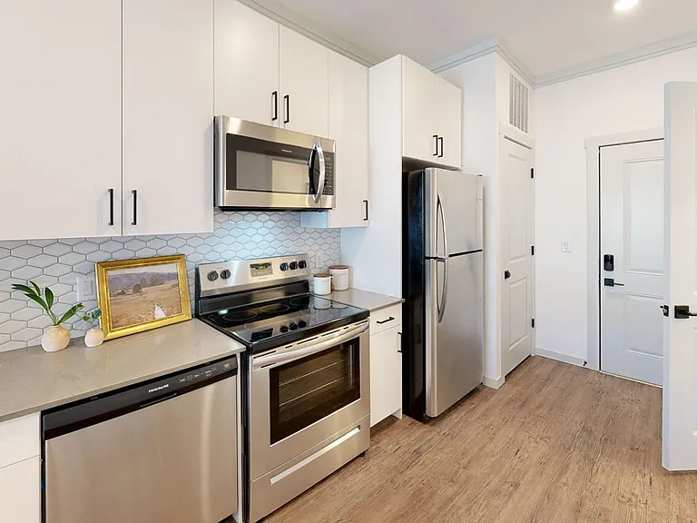 The Prospector Apartments — Photo 2
