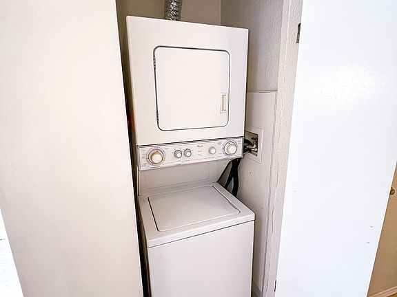 4th image of 1727 14th Ave APT 400