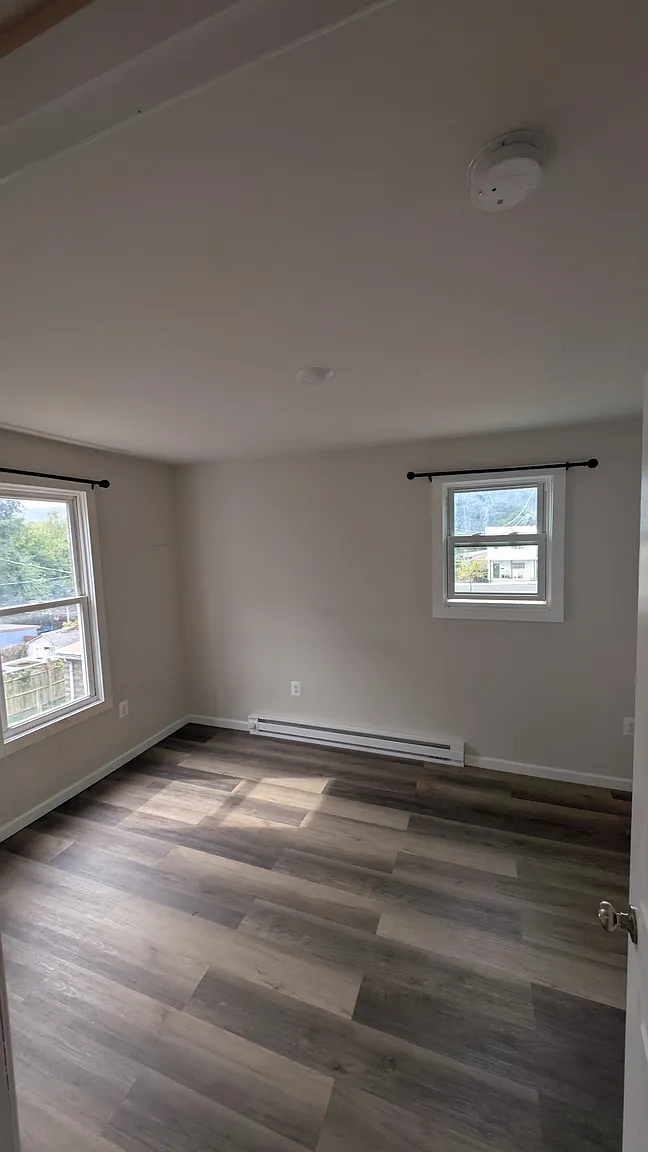 413 Grand Ave #B photo 1