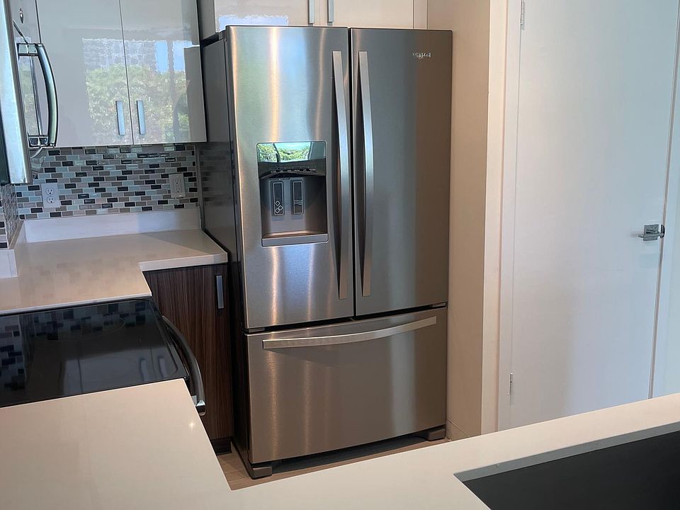 1st image of 425 NE 35th St #217