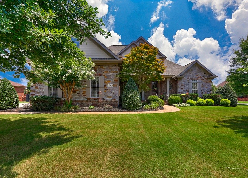 1st image of 208 Boulton Ct