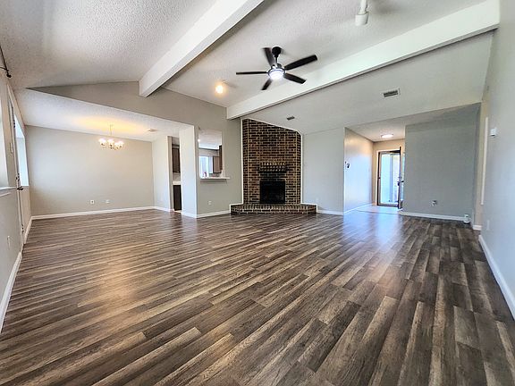 5th image of 2641 Berkshire Ln