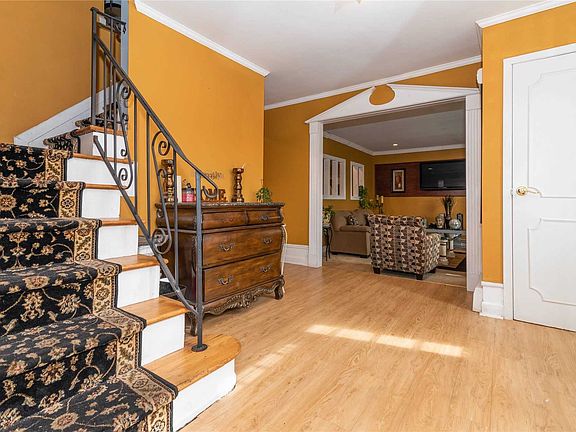 5th image of 33 Hyde Ln
