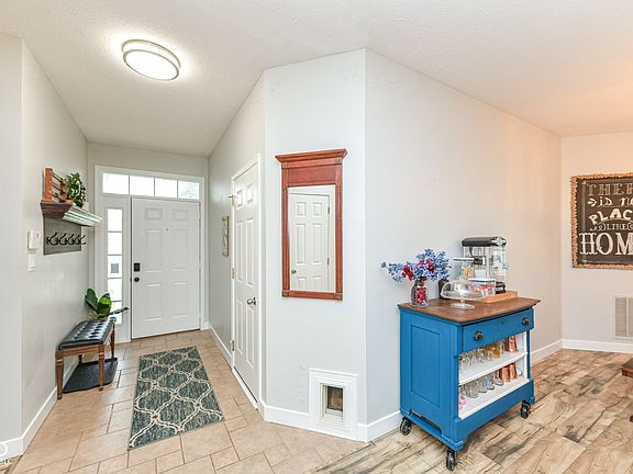 3rd image of 605 Beaverbrook Dr