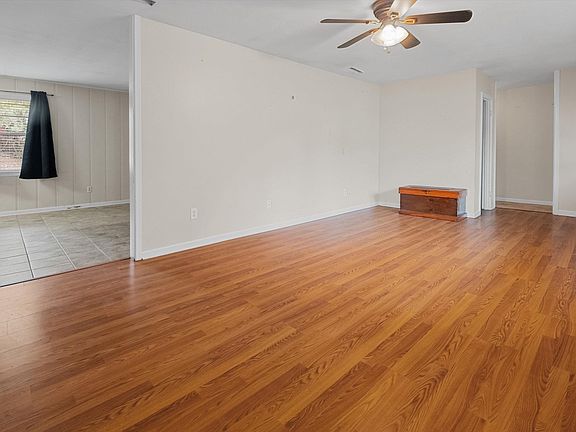 4th image of 104 Westwood Dr