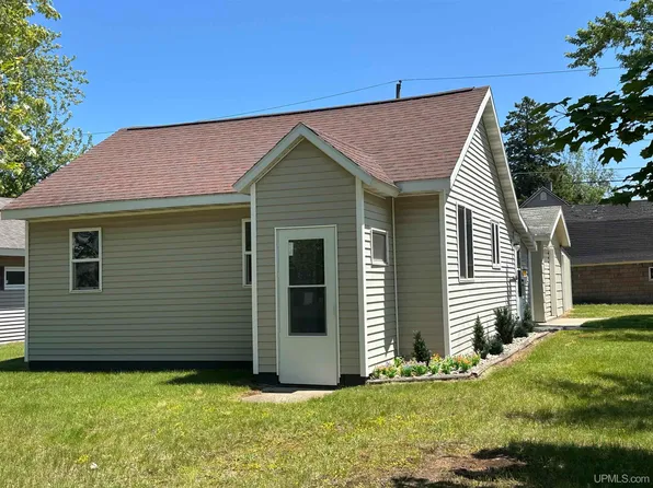 1600 N 19th St, Escanaba, MI 49829