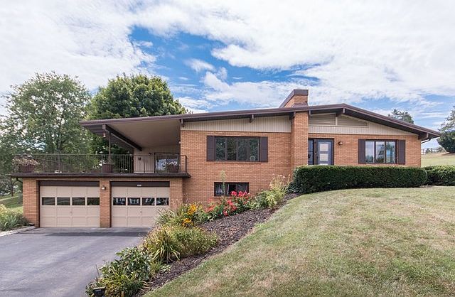 1st image of 15209 Fairoaks Ln