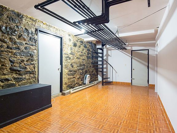 5th image of 16 Manhattan Ave APT 1D