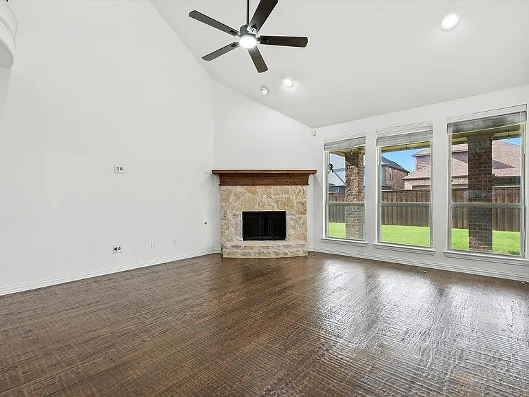 10421 Sexton Dr — Photo 6