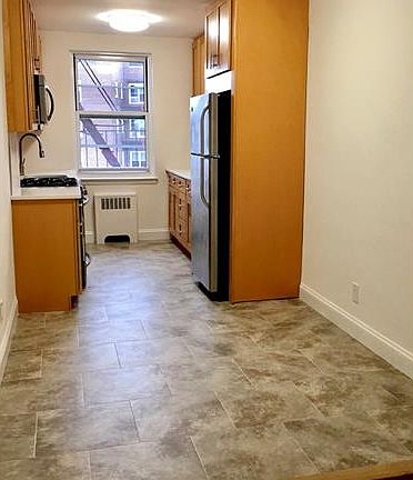 5th image of 280 Collins Ave APT 8B