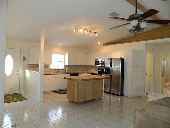 4th image of 321 NE 18th Pl