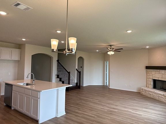 4th image of 1113 Trinity Dr