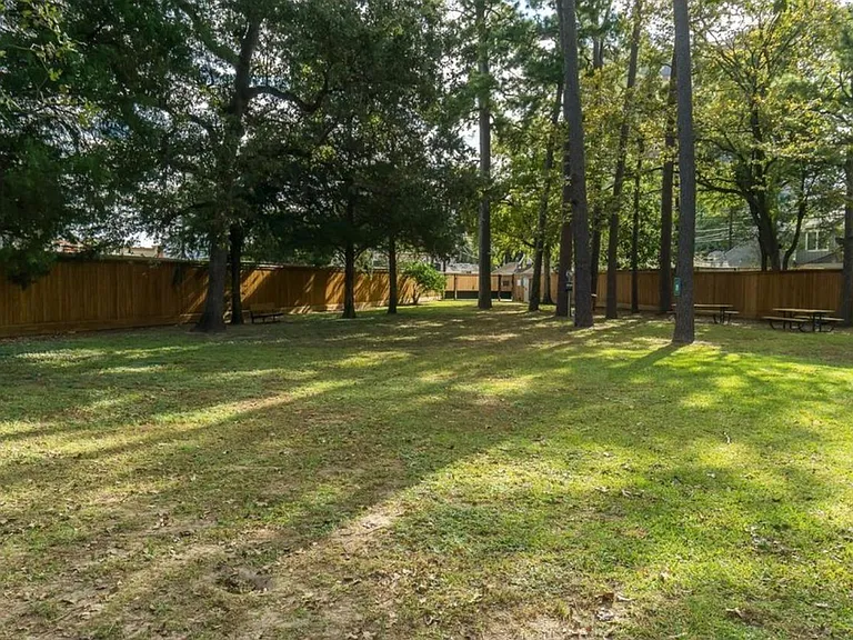 715 Thistlewood Dr — Photo 37