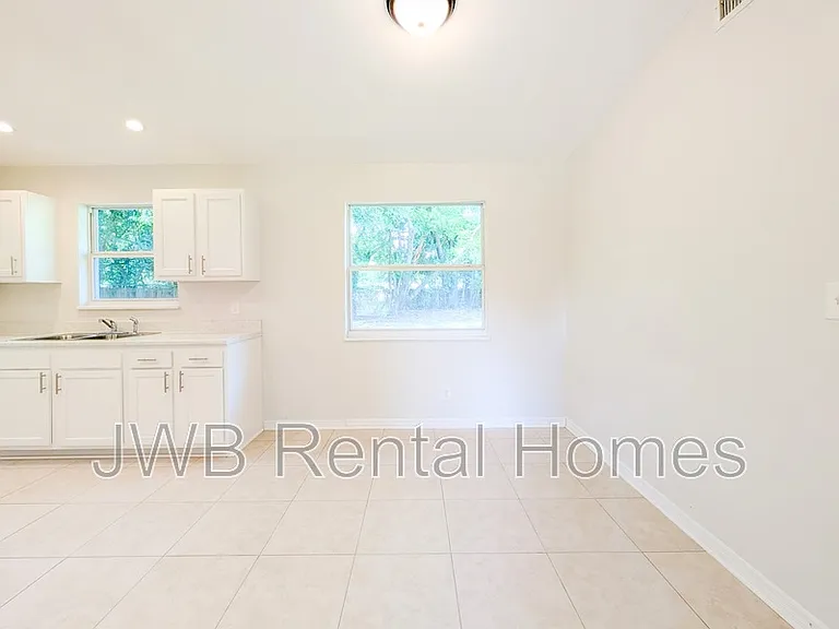 7822 Dubois Dr — Photo 3