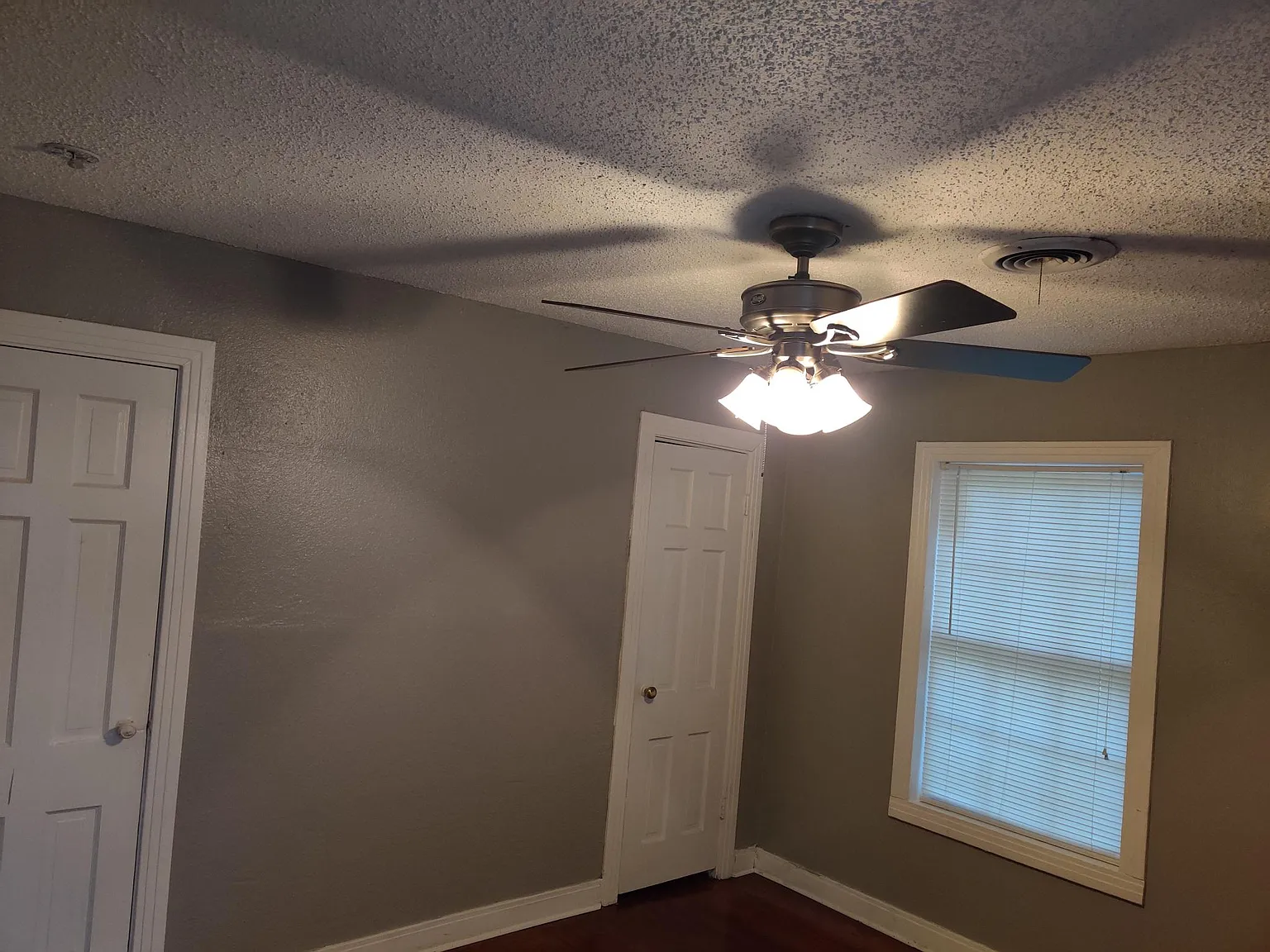 3 bed, 1416 sqft, $2,100 — Photo 3