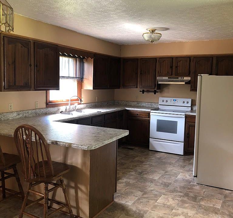 2nd image of 210 Walton Ln