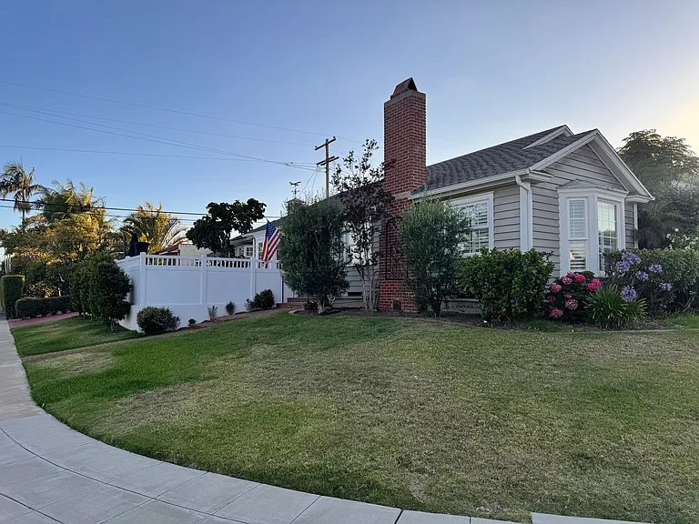 2976 Locust St — Photo 15
