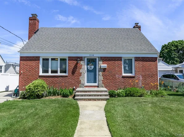 1316 Telegram Avenue, Elmont, NY 11003