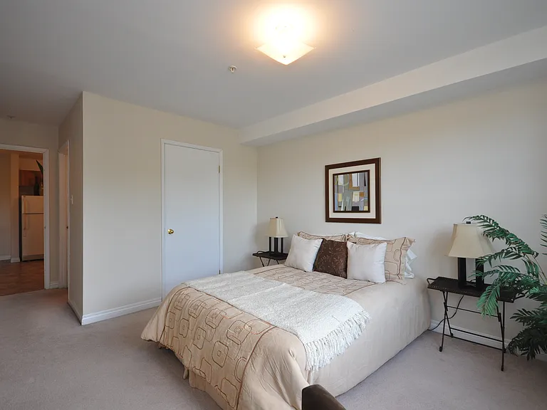680 Parkland Dr — Photo 16