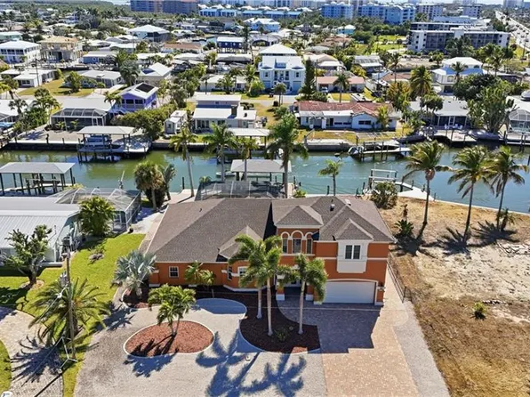 132 Egret ST, FORT MYERS BEACH, FL 33931