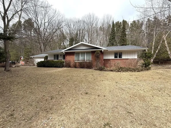 1300 Park Hill Dr, Gresham, WI 54128
